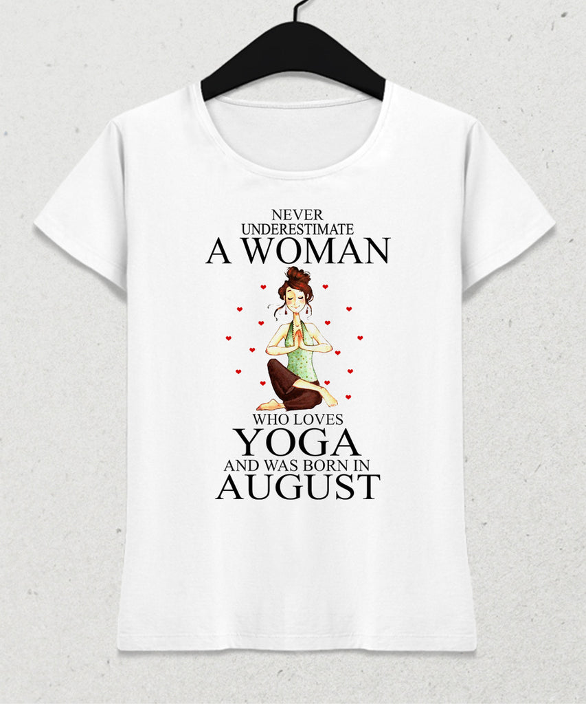 A woman who loves yoga tişört - basmatik.com