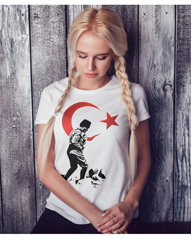 Atatürk ve Bayrak Temalı Kadın Tişört - basmatik.com
