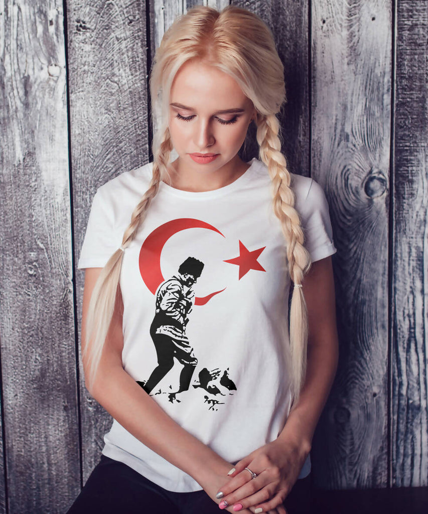 Atatürk ve Bayrak Temalı Kadın Tişört