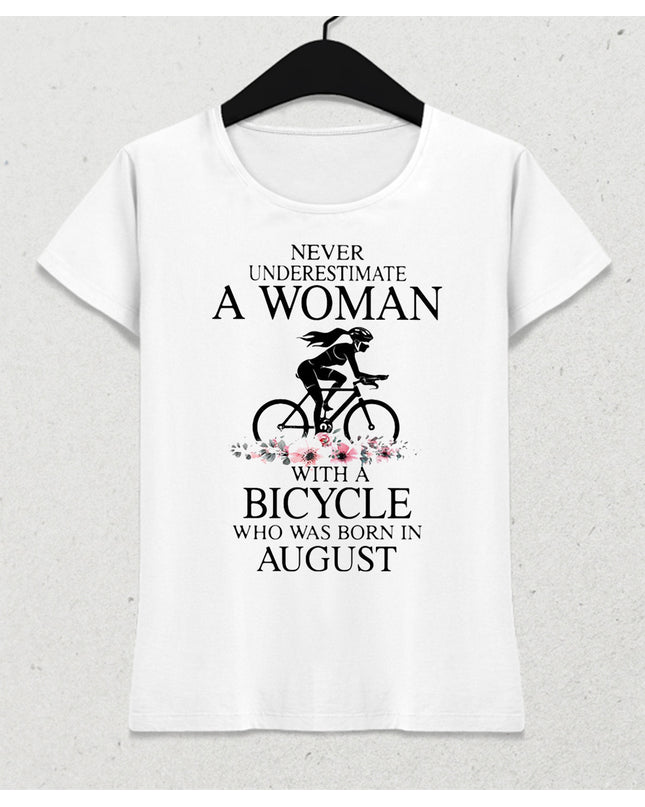 A woman who loves bicycle tişört - basmatik.com