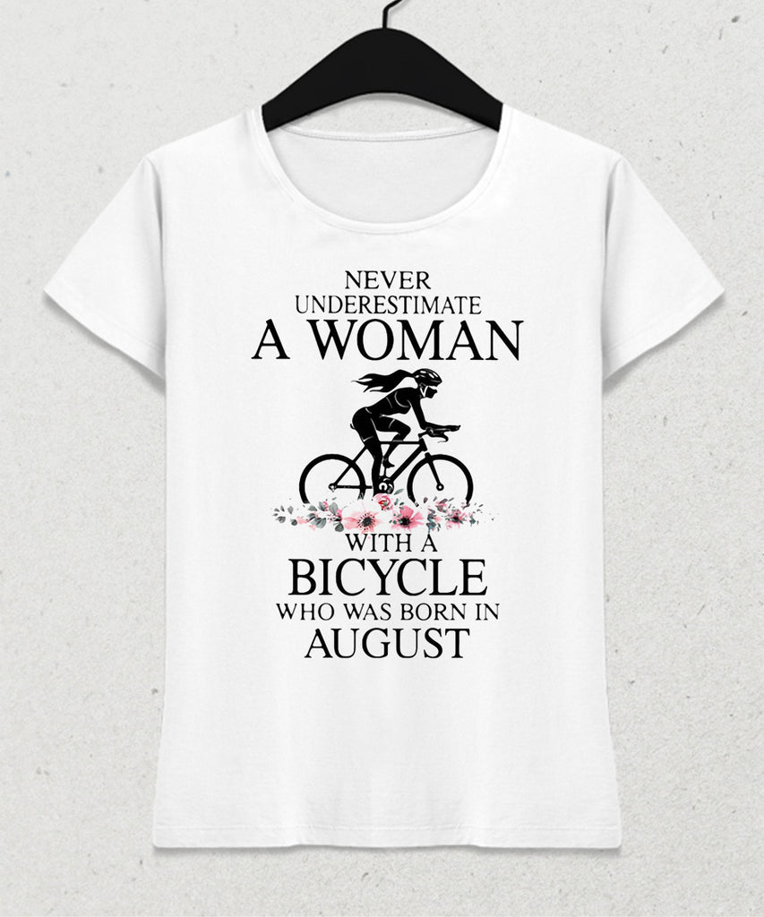 A woman who loves bicycle tişört - basmatik.com