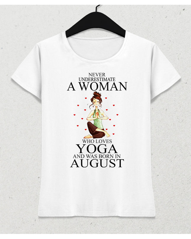 A woman who loves yoga tişört - basmatik.com