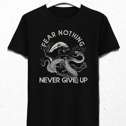 fear nothing never give up tişört - basmatik.com