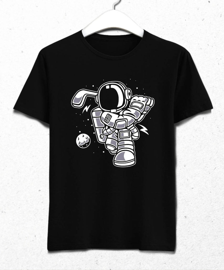 Astronot Uzayda Golf Oynuyor Tasarım T-shirt