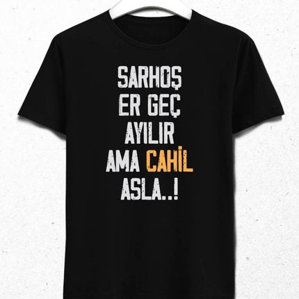 Sarhoş Ayılır, Cahil Asla Erkek Siyah Tişört - basmatik.com