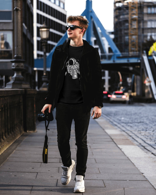 Astronaut Plays Golf in Space Design T-shirt