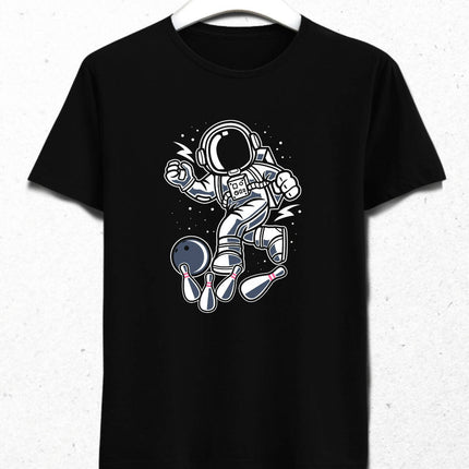 Modern Tarzda Çizilmiş Astronot Uzayda Bowling Oynuyor T-shirt
