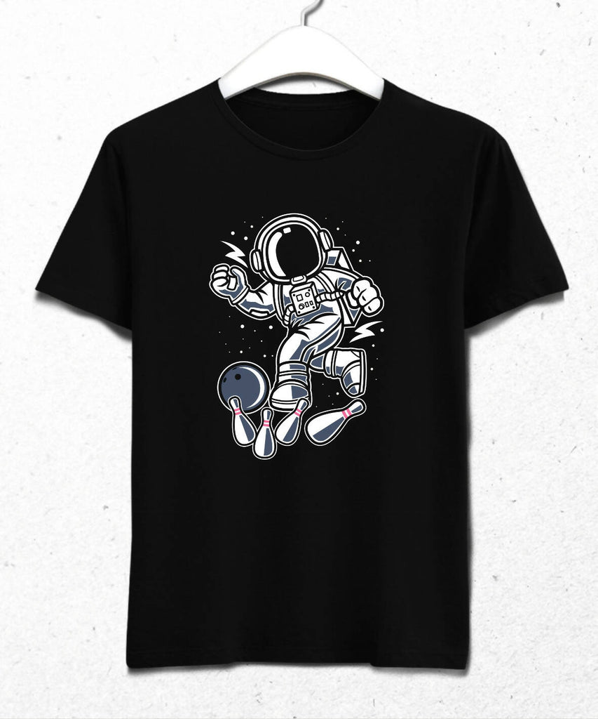 Modern Tarzda Çizilmiş Astronot Uzayda Bowling Oynuyor T-shirt