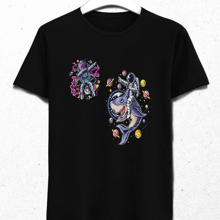 Astronot Köpek Balığı tişört