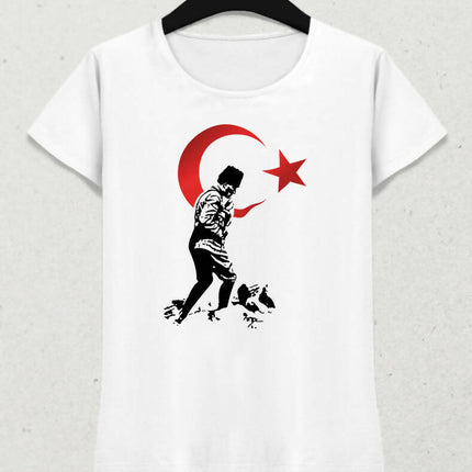 Atatürk ve Bayrak Temalı Kadın Tişört - basmatik.com