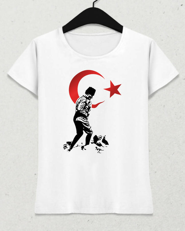 Atatürk ve Bayrak Temalı Kadın Tişört - basmatik.com