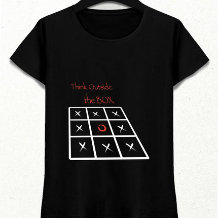 Kutu Dışında Düşün Slogan Tişört