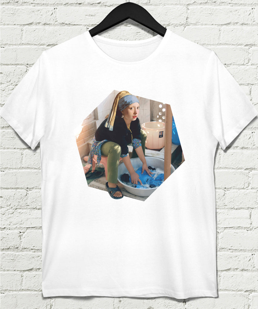 Çamaşırcı Kız Beyaz Tişört - basmatik.com