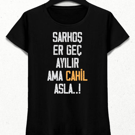 Sarhoş Ayılır, Cahil Asla Kadın Siyah Tişört - basmatik.com