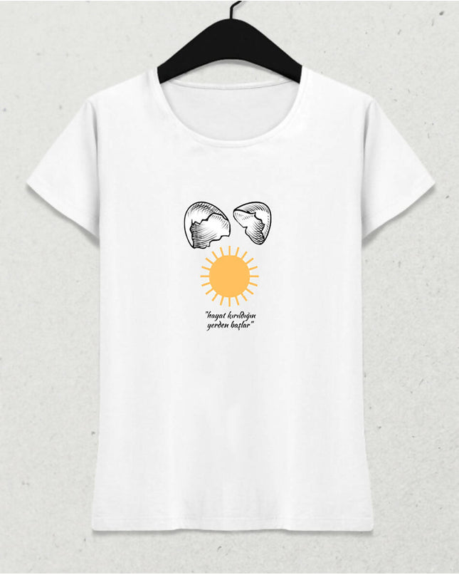 "Hayat kırıldığın yerden başlar" kadın t-shirt