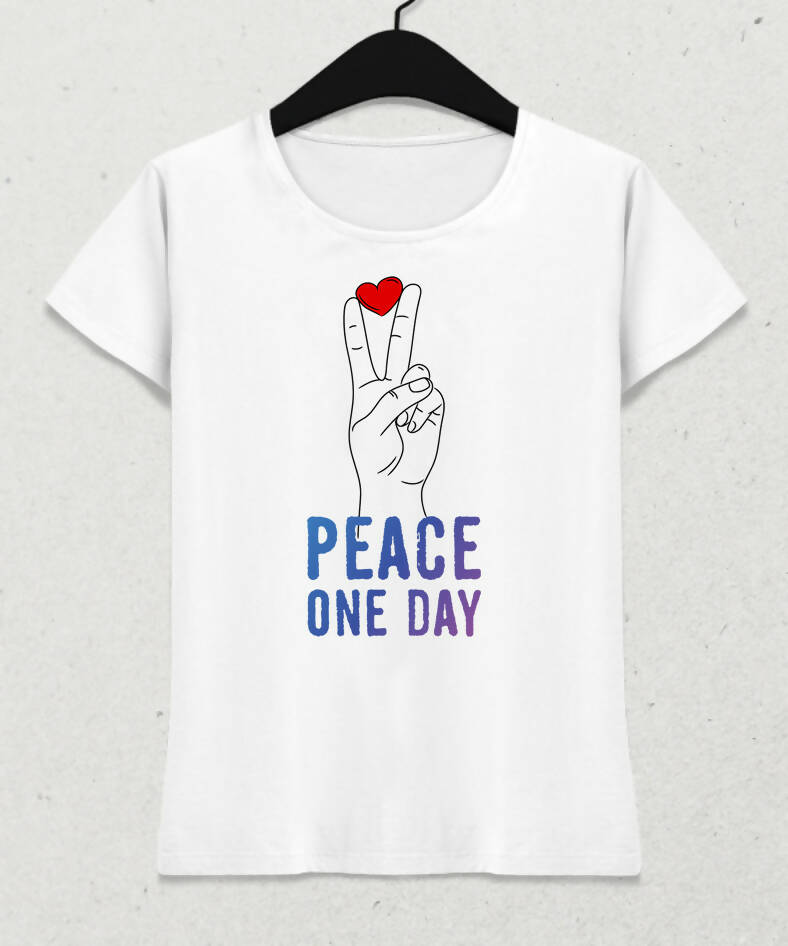 Peace On Day Kadın Tişört