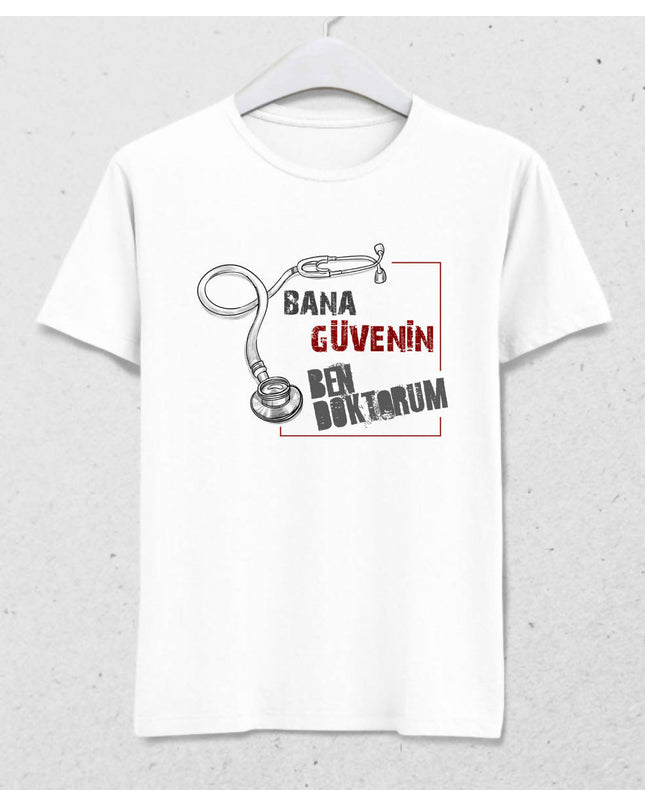Bana Güvenin Ben Doktorum Erkek Beyaz Tişört - basmatik.com